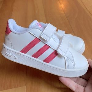 Adidas Velcro Sneaker! Like New!